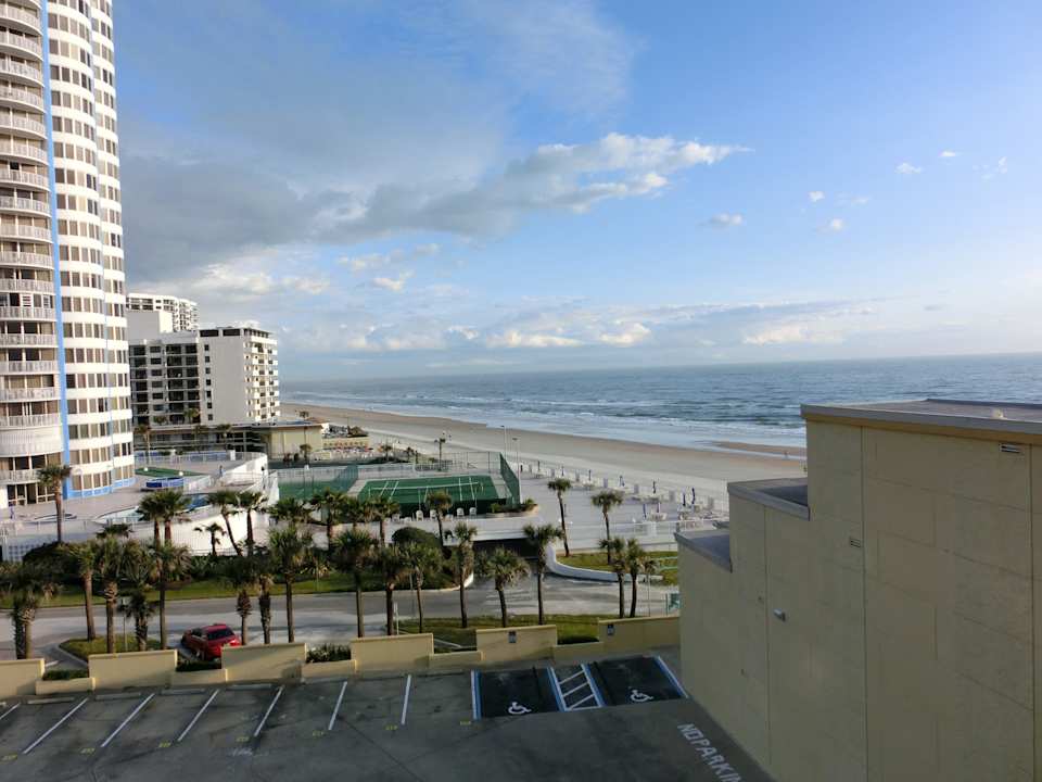 Und das Meer war morgens auch noch da.. Hotel The Shores Resort & Spa