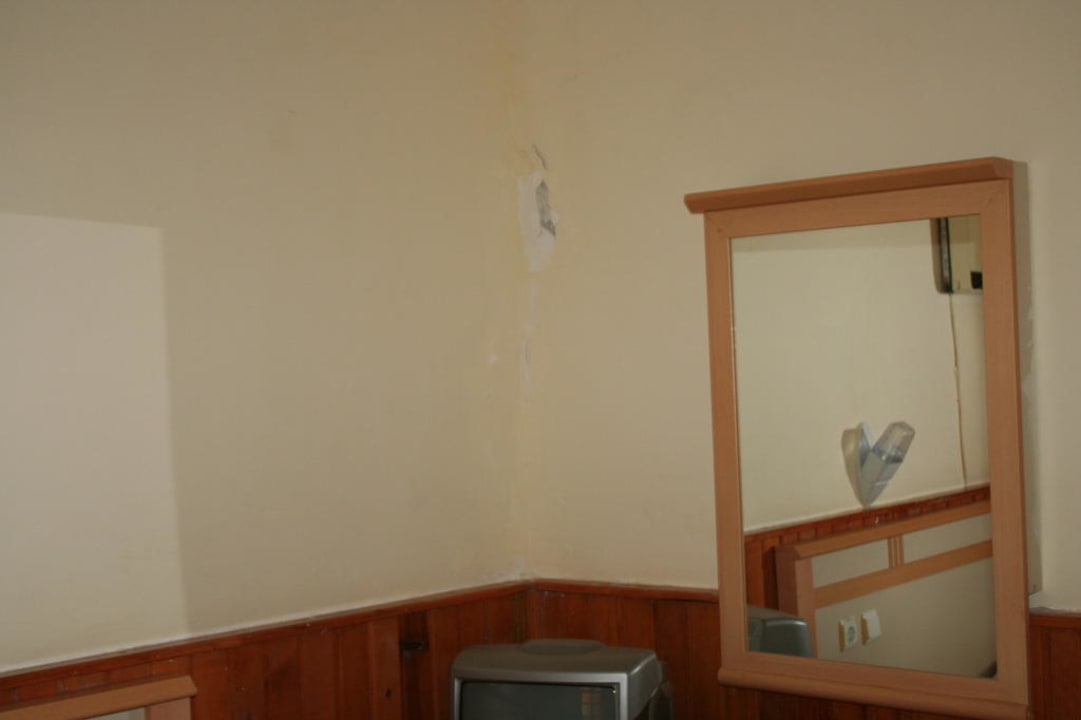 Putz fällt von der Wand Hotel Mari