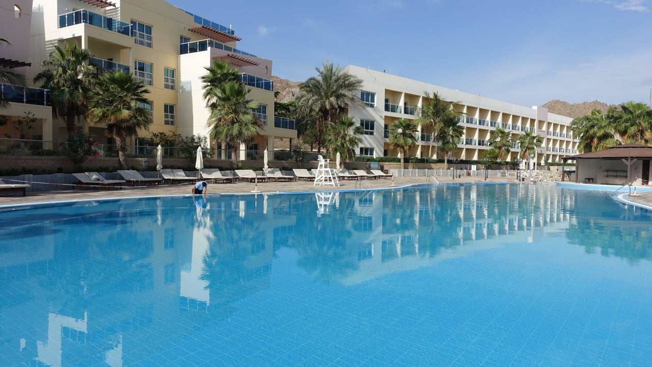 Mehrere Pools Radisson Blu Resort Fujairah