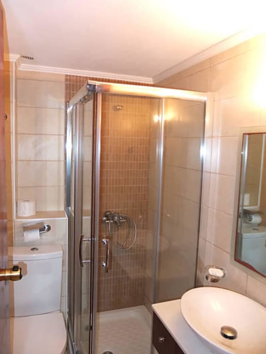 Sehr kleines Bad! Lili Hotel