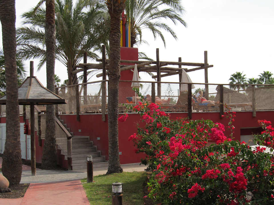 Auch dort kann man in der Sonne liegen HL Miraflor Suites Hotel