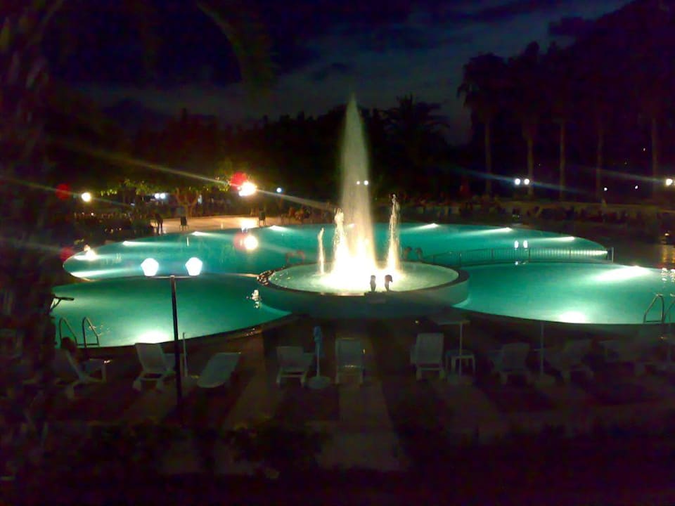 Pool bei Nacht Top Hotel