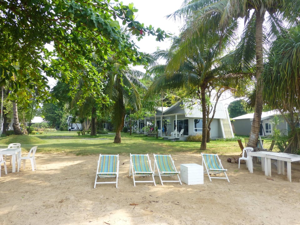Blick auf die Bungalows Hotel Baan Koh Mak
