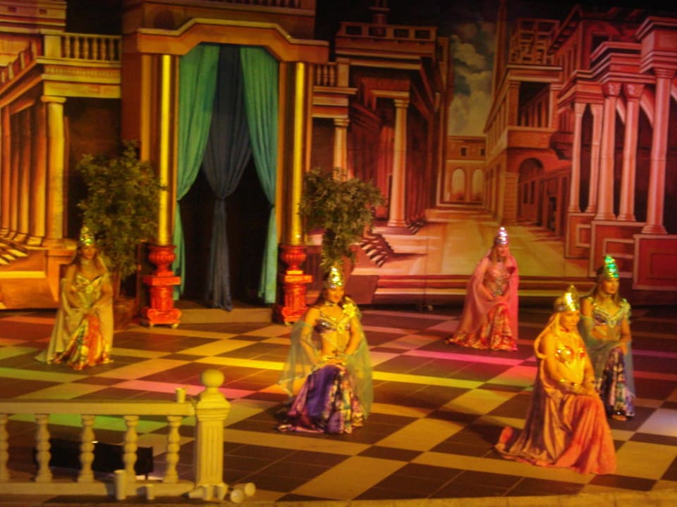 Show Royal Wings Hotel