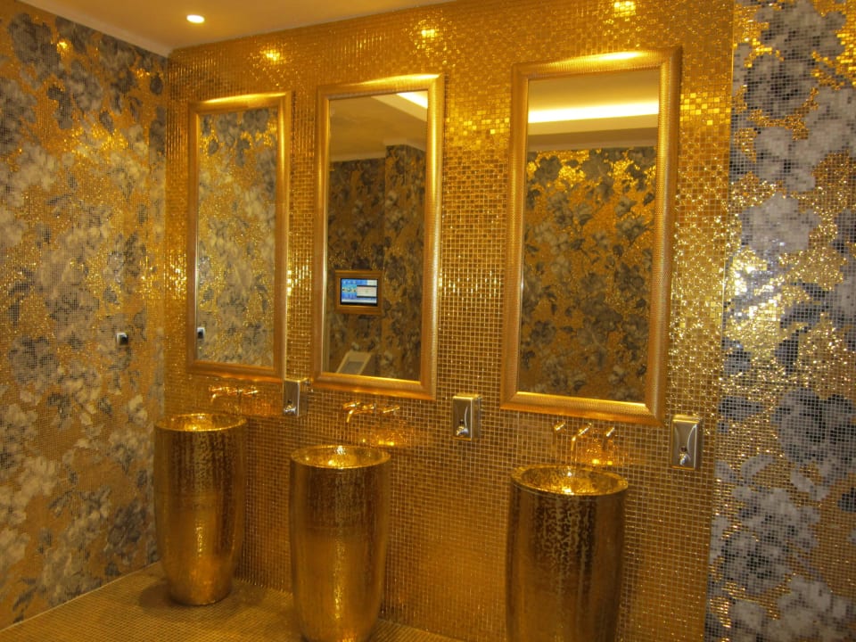 Männer WC Azura Deluxe Resort & Spa Hotel