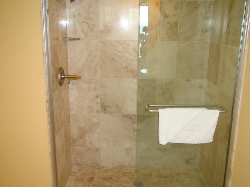 Dusche Residence Inn by Marriott St. Petersburg Treasure Island