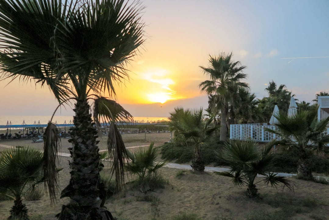 Sonnenuntergang am Hotelstrand Club Grand Aqua