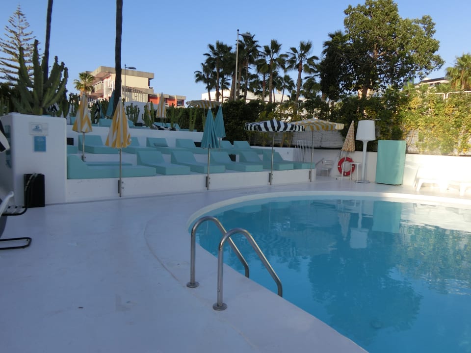 Pool Hotel Gold by Marina