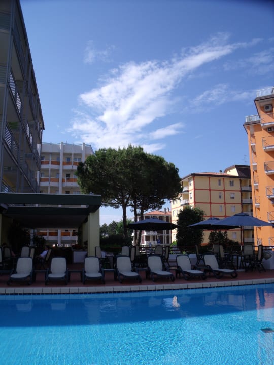 Pool morgens Hotel Concordia