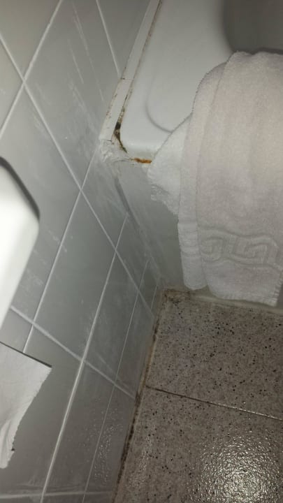 Bad alt und rostig und schmuddelig Sun Club Eldorado