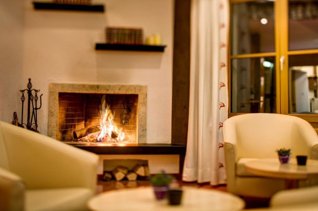 Arvenstübli mit Kamin Hotel Cristal Flumserberg