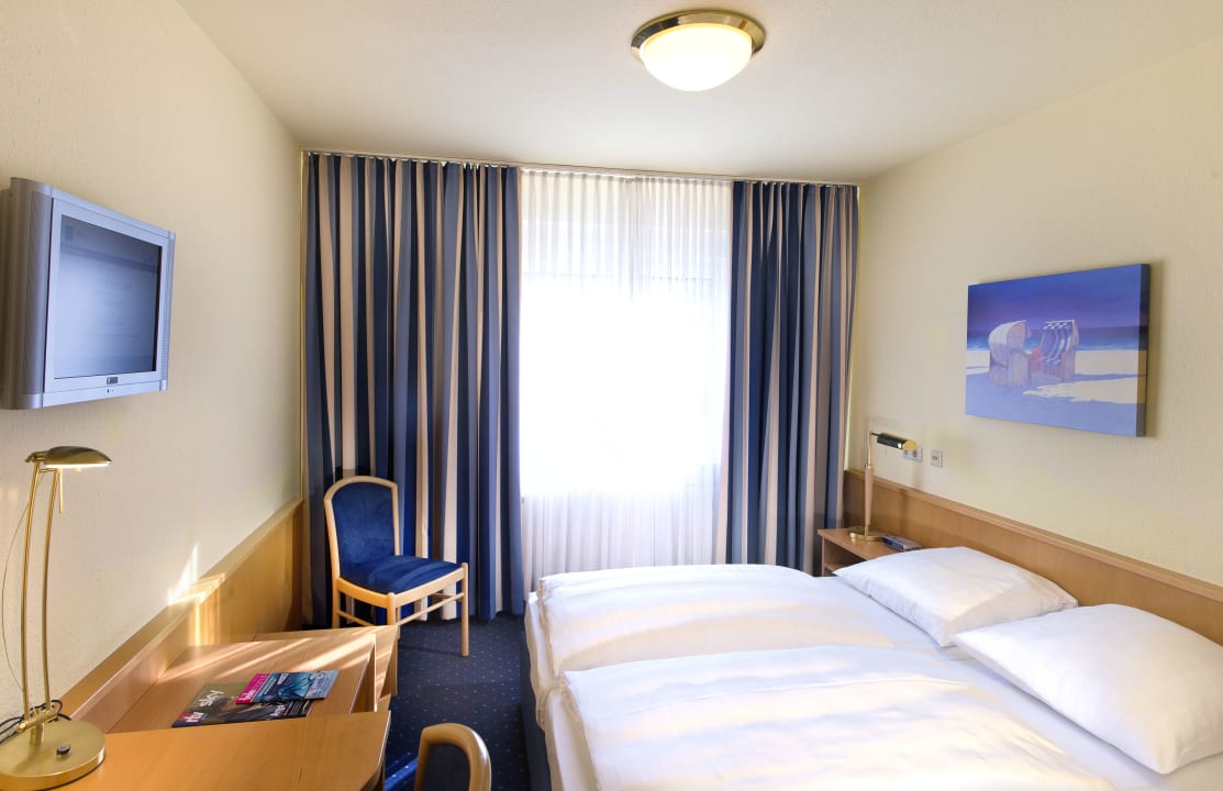 Zimmer TRYP by Wyndham Luebeck Aquamarin Hotel