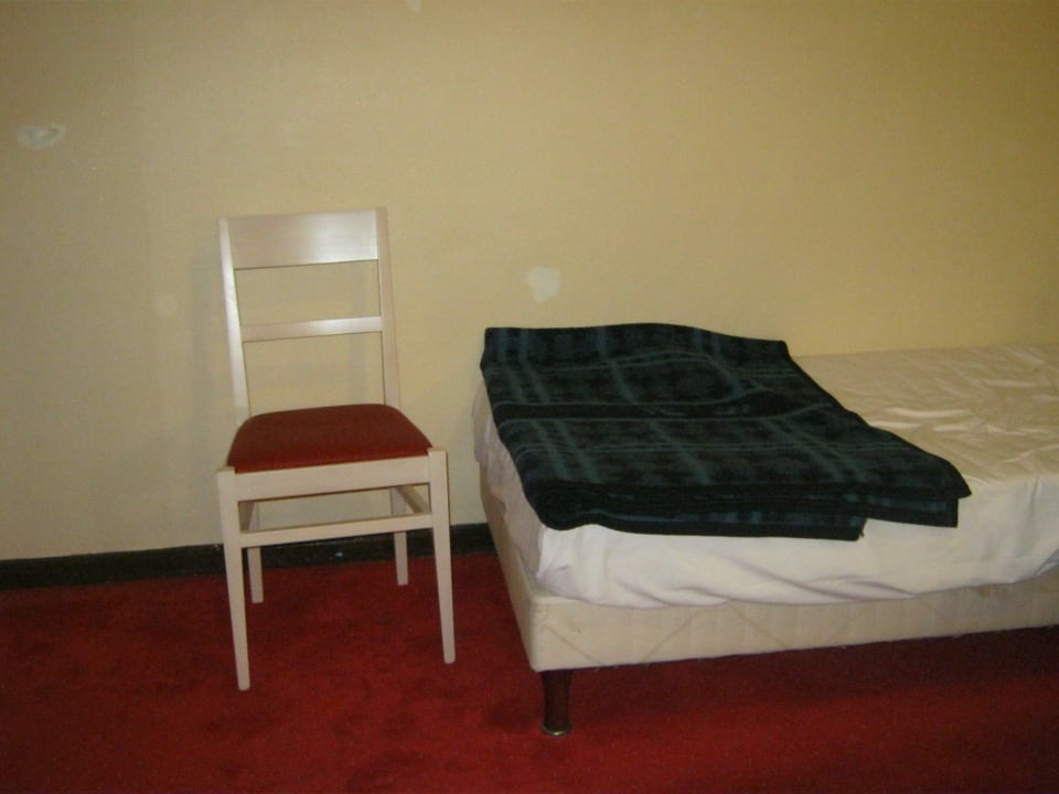 Etwas spärliche Einrichtung Hipotel Paris Père Lachaise République