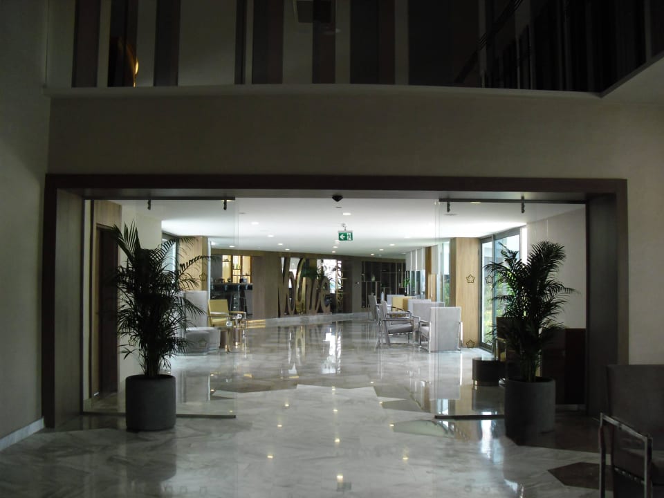 Lobby Side Star Elegance