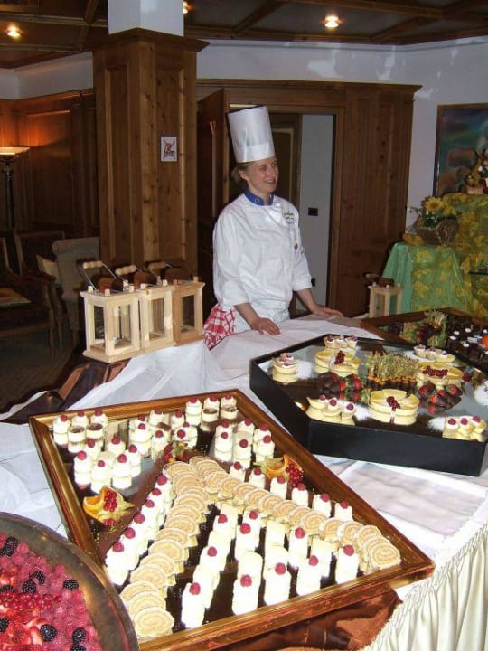 Ein traumhaftes Nachspeisenbuffet Hotel Sonnalp