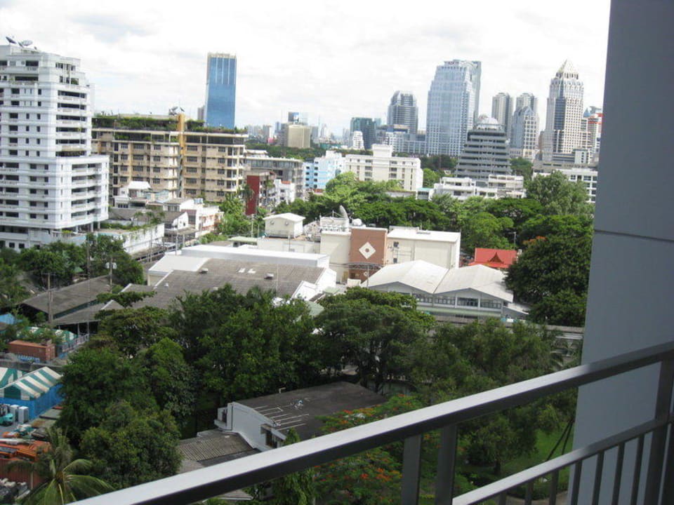 Blick auf Skyline von BKK Dusit Suites Hotel Ratchadamri, Bangkok