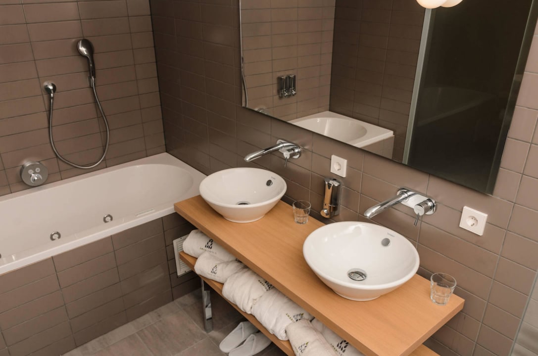 Superior Suite badkamer Amadi Panorama Hotel