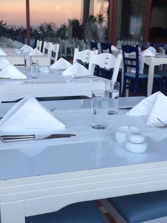 So wurden die Tische im Restaurant "reserviert". Hotel Grand Side