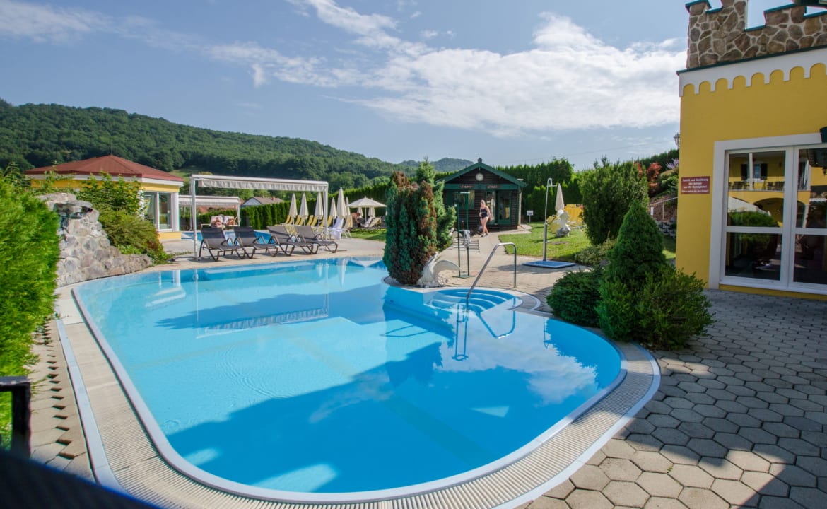 Pool Schlössl Hotel Kindl