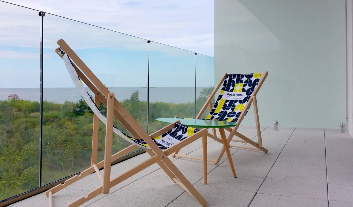 Taras z leżakami Baltic Park Molo Apartmens