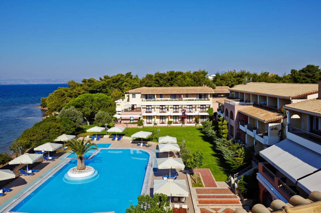 The Resort next to the pine trees grove Hotel Negroponte Resort Eretria