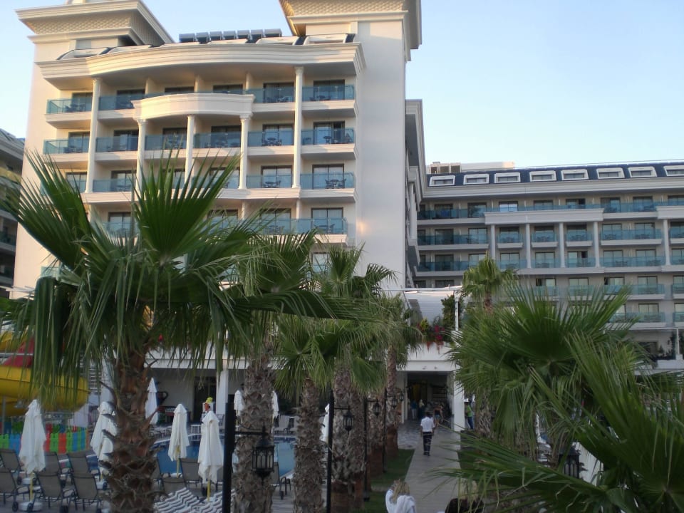 Blick vom Poolbereich Castival Hotel