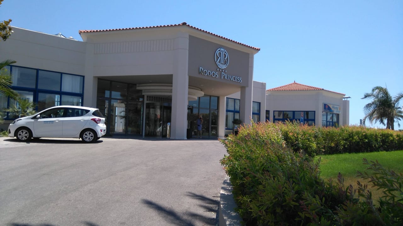 Eingang des Hotels Rodos Princess Beach Hotel & Spa