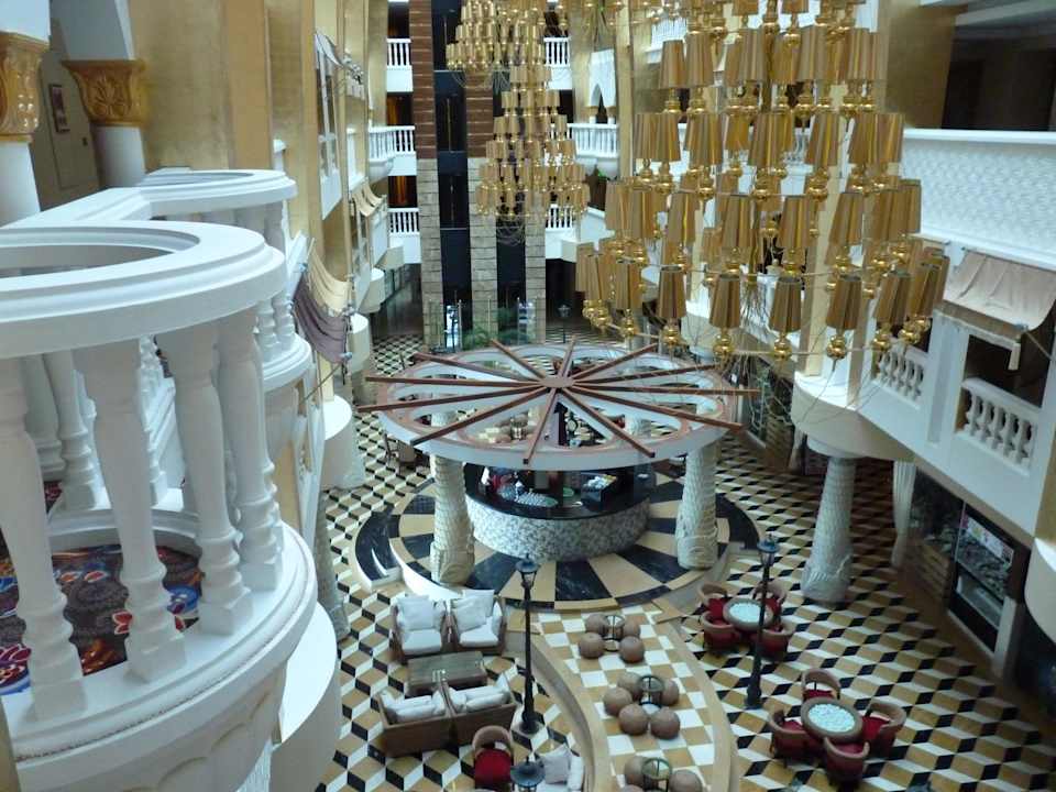 Blick in die Atrium Bar Granada Luxury Okurcalar
