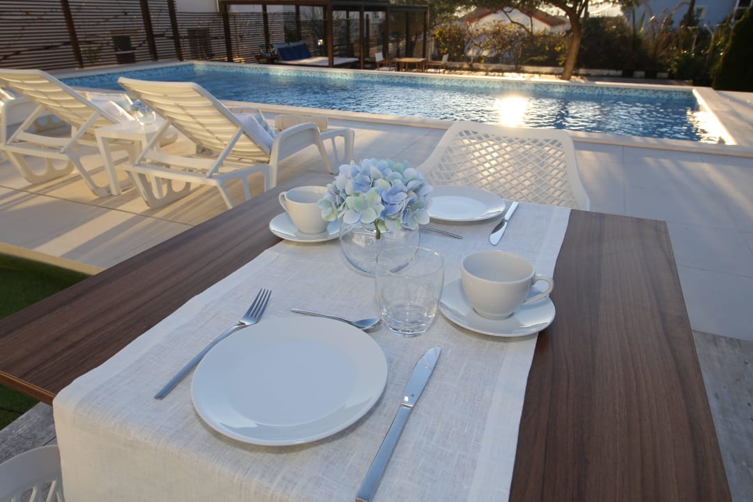 Pool area B&B Demar Residence