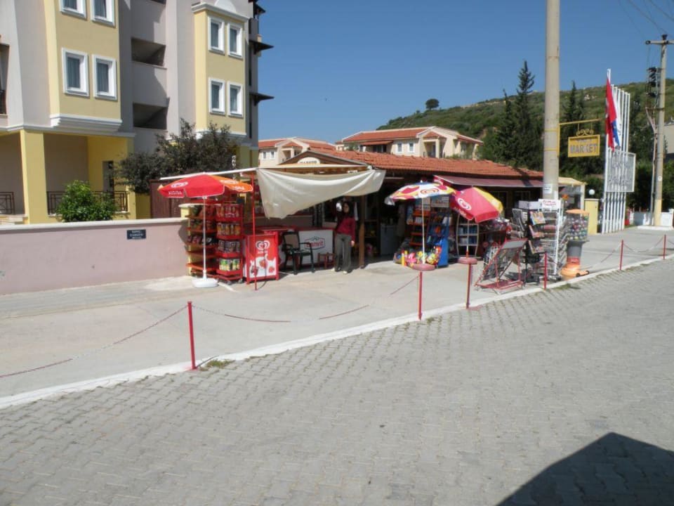 Minimarkt vor dem Hotel Club Yali Hotels & Resort
