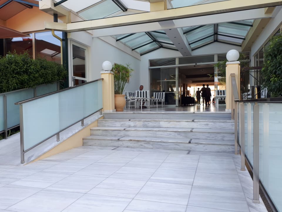Lobby Hotel Portes Beach