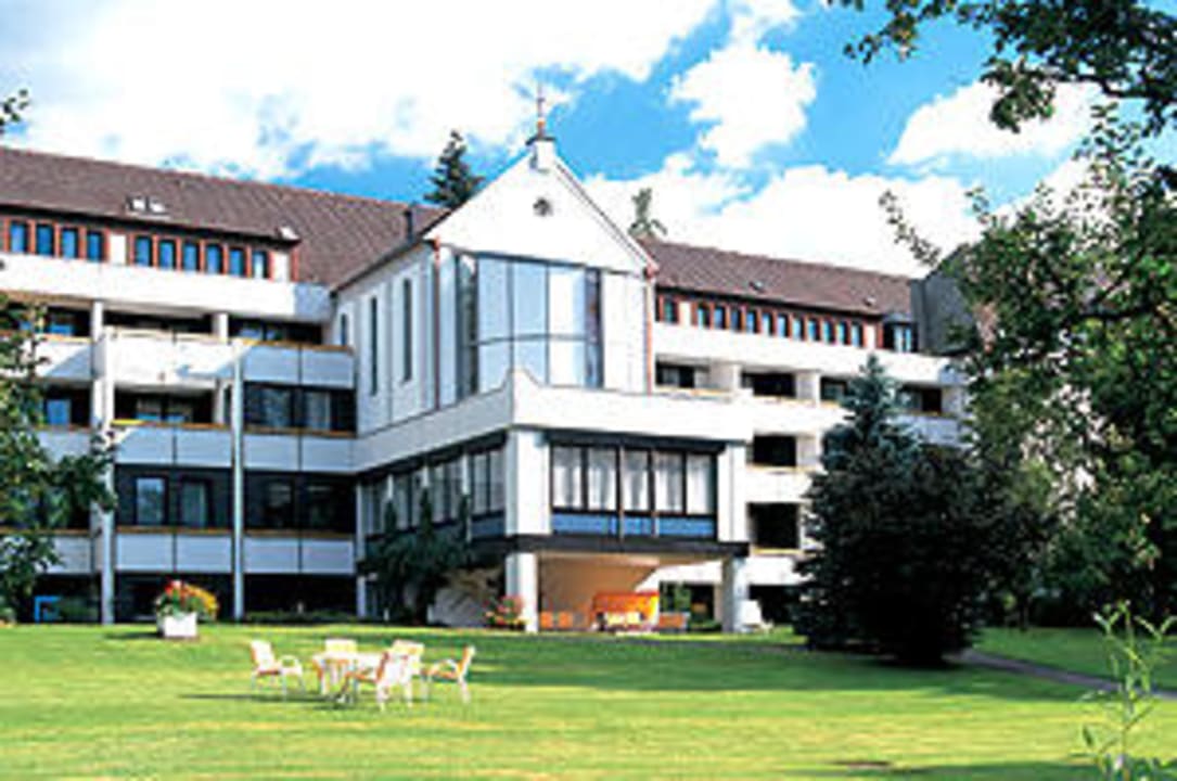 St. Josef von der Gartenseite Hotel Kneippkurhaus St. Josef