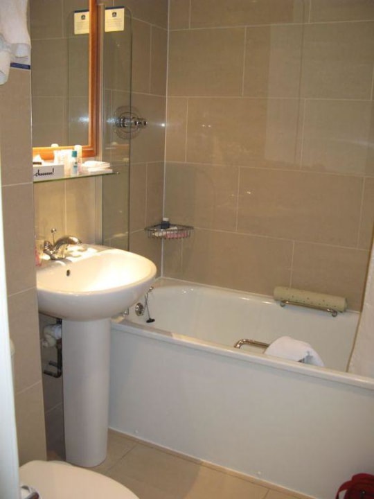 Bad im Triple Room Phoenix Hotel