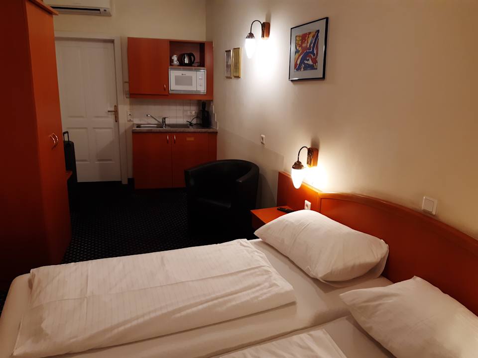 Zimmer Suite Hotel 900 m zur Oper