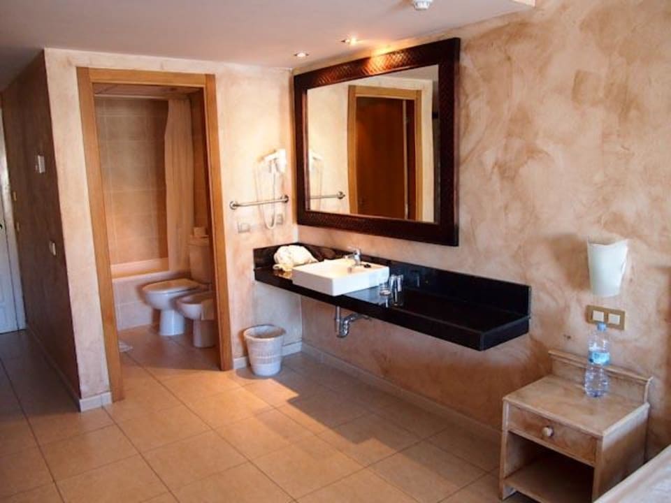 Waschbecken im Zimmer FERGUS Style Bahamas