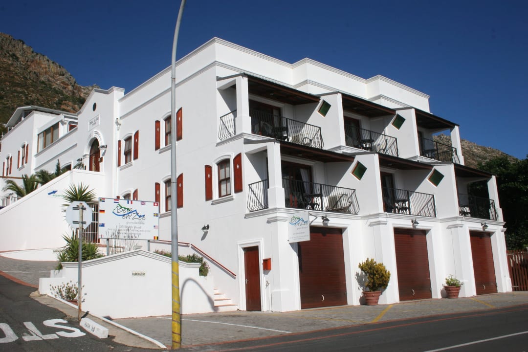 Outside picture of balconies facing the sea Guest House Berg en Zee