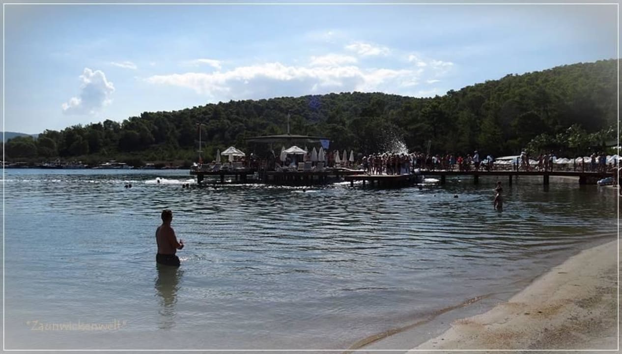 Schaumparty auf dem Steg Green Bay Resort & Spa