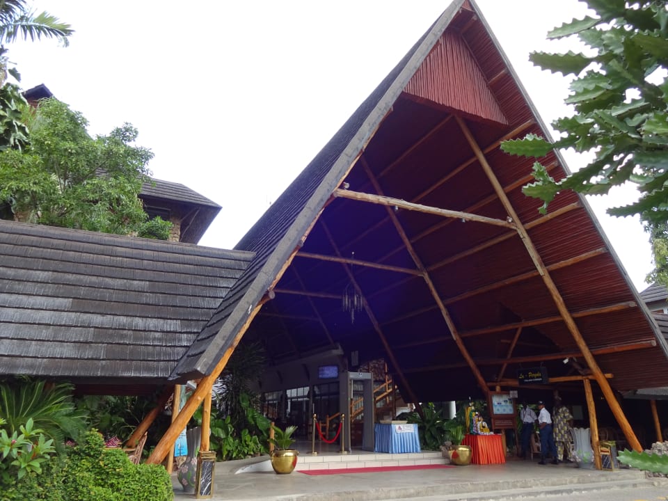 Außenansicht Travellers Beach Hotel & Club