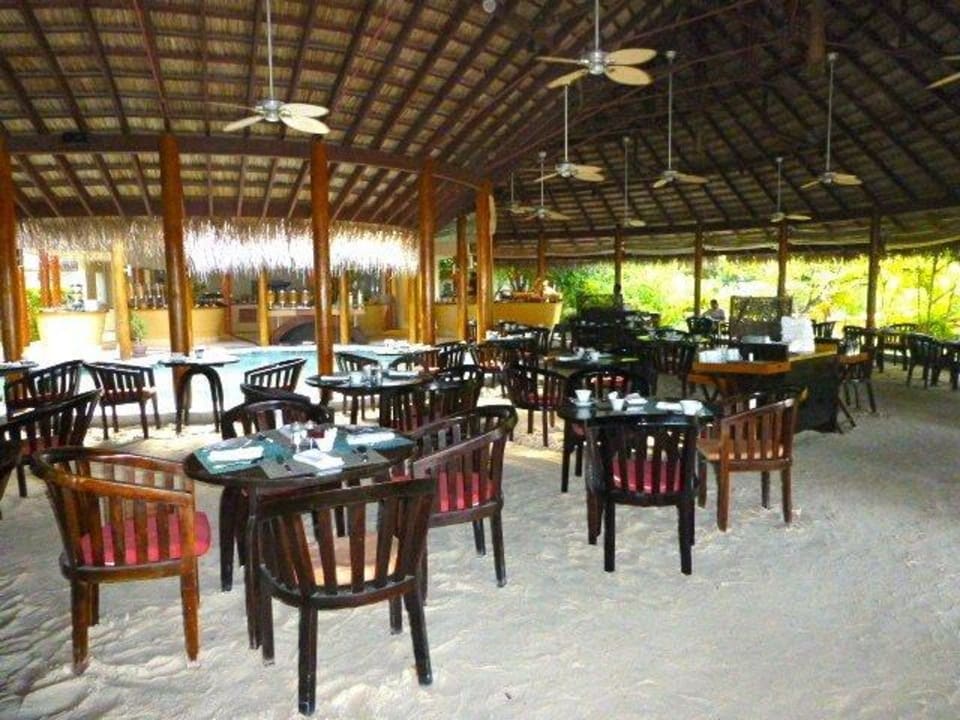 Frühstück im Sand LUX South Ari Atoll