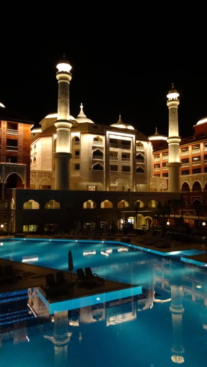 Am Abend Royal Taj Mahal Hotel