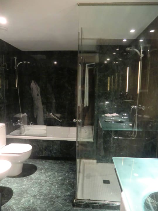 Bad mit Badewanne und Dusche Hotel AC Cordoba