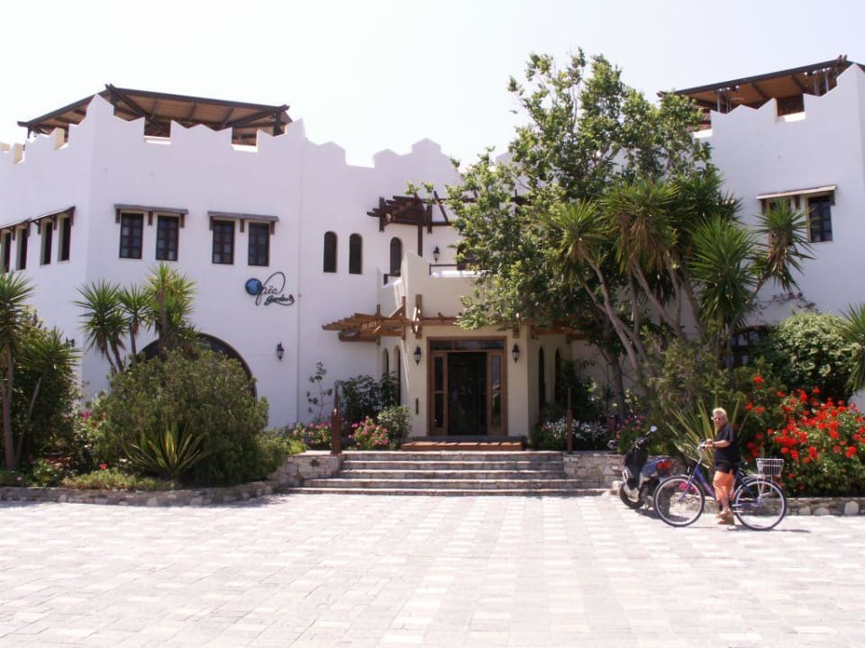 Haupteingang Gaia Garden Hotel