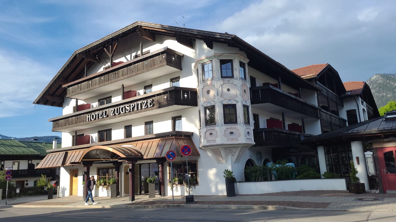Außenansicht Hotel Zugspitze