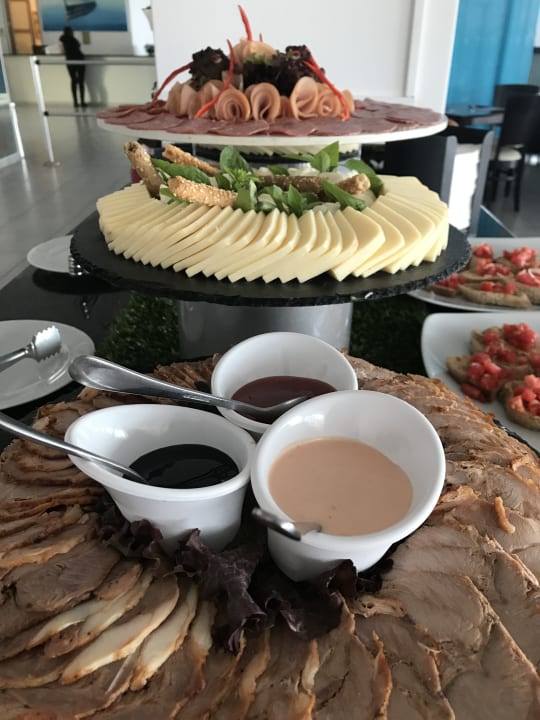 Gastro Royal Bay Suites