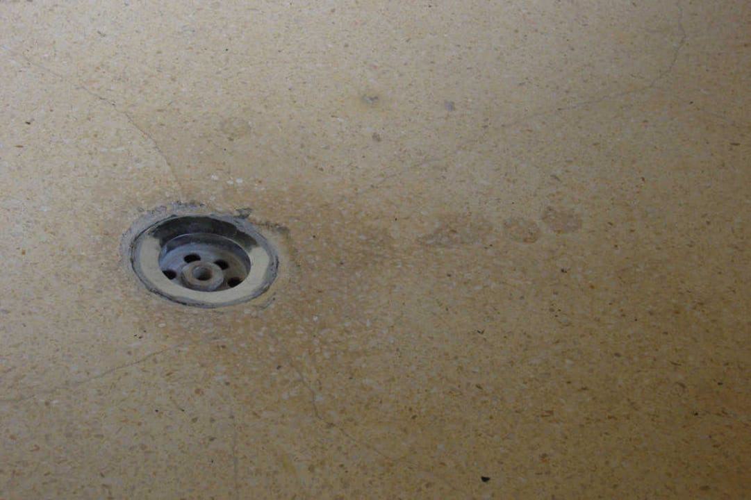 Marode Badewanne Hanging Gardens of Bali