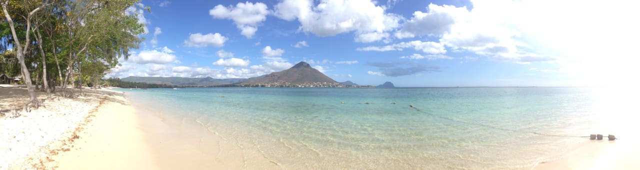 Strand entlang Pearle Beach Resort & Spa