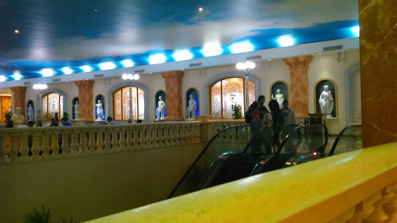 Rolltreppe zum Restaurant Hotel Titanic Palace