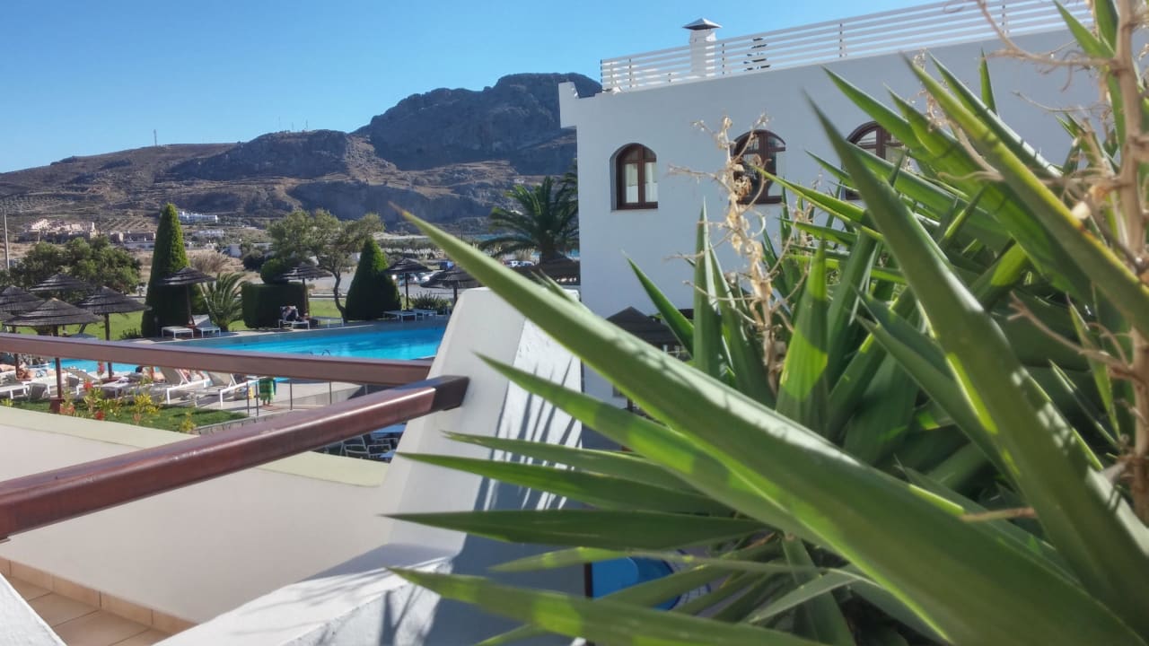 Blick zum Strand Alianthos Garden Hotel