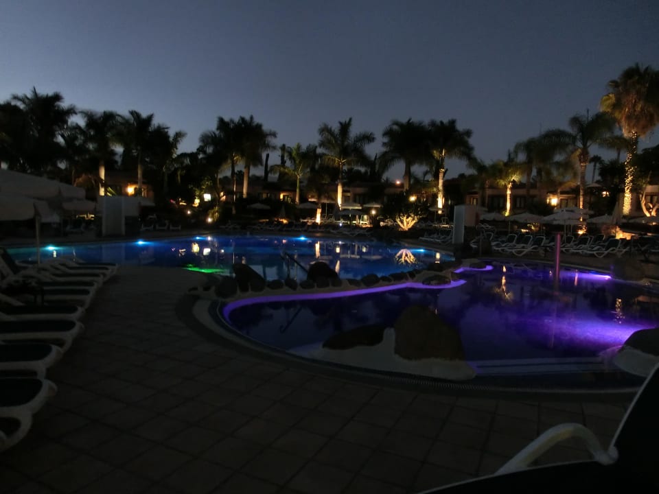 Pool bei Nacht allsun Hotel Esplendido