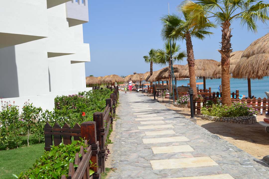 Дорога к номеру SUNRISE Crystal Bay Resort